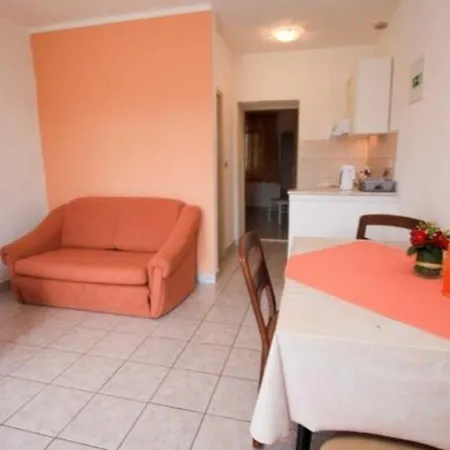 Apartment 5 Kristinka Gujinovic Gradac (Split-Dalmatia)